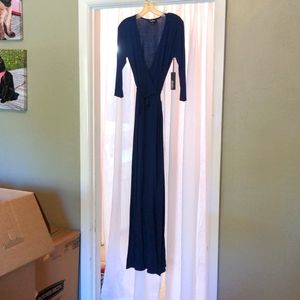 NWT Lulu's navy blue wrap dress in size small.